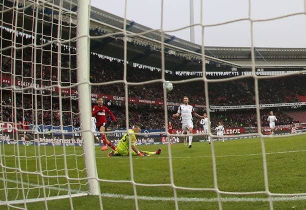 01 12 2024 Soccer season 2024 2025 2 Soccer Bundesliga 14 Matchday 1 FC Nürnberg FCN Club Fortuna Düsseldorf 1895 F95 Sportfoto Zink DaMa xdaxmax DFL regulations prohibit any use of photographs as image sequences and or quasi video only for editorial use Tor Treffer Torschuß zum 2 1 Torschütze Stefanos Tzimas 9, 1 FC Nürnberg FCN gg Florian Kastenmeier 33, Fortuna Düsseldorf F95 schlechte Qualität