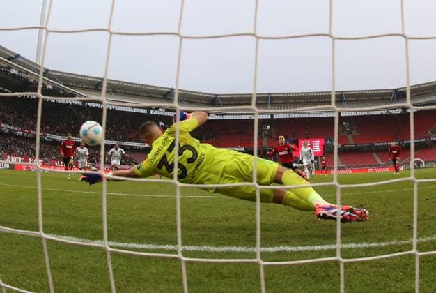 01 12 2024 Soccer season 2024 2025 2 Soccer Bundesliga 14 Matchday 1 FC Nürnberg FCN Club Fortuna Düsseldorf 1895 F95 Sportfoto Zink DaMa xdaxmax DFL regulations prohibit any use of photographs as image sequences and or quasi video only for editorial use Florian Kastenmeier 33, Fortuna Düsseldorf F95 holds Elfmeer by Julian Justvan 10, 1 FC Nürnberg FCN