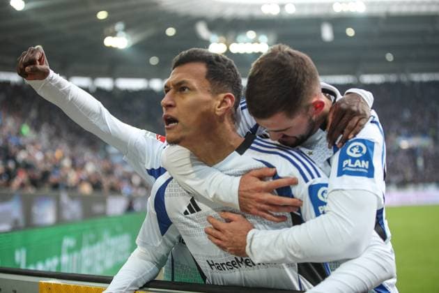 Davie Selke Hamburger SV, 27 with the 1 3 , Karlsruher SC vs Hamburger SV, Football, 2 Bundesliga, Matchday 14, 2024 2025, 01 12 2024, DFL REGULATES PROHIBIT ANY USE OF PHOTOGRAPHS AS IMAGE SEQUENCES AND OR QUASI VIDEO, Karlsruher SC vs Hamburger SV, Football, 2 Bundesliga, Matchday 14, 2024 2025, 01 12 2024 Karlsruhe Copyright: xEibner-Pressefoto JanxPrihodax EP_JPA