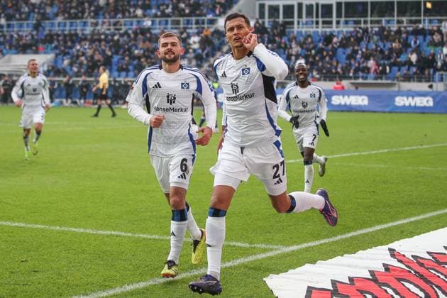Davie Selke Hamburger SV, 27 with the 1 3 Lukasz Poreba Hamburger SV, 6 , Karlsruher SC vs Hamburger SV, Football, 2 Bundesliga, Matchday 14, 2024 2025, 01 12 2024, DFL REGULATES PROHIBIT ANY USE OF PHOTOGRAPHS AS IMAGE SEQUENCES AND OR QUASI VIDEO, Karlsruher SC vs Hamburger SV, Football, 2 Bundesliga, Matchday 14, 2024 2025, 01 12 2024 Karlsruhe Copyright: xEibner-Pressefoto JanxPrihodax EP_JPA