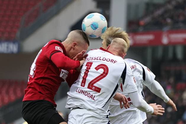 Header scene in the first round match of the 2024 2025 season between 1 FC Nuremberg and Fortuna Düsseldorf in Nuremberg 31 08 2024