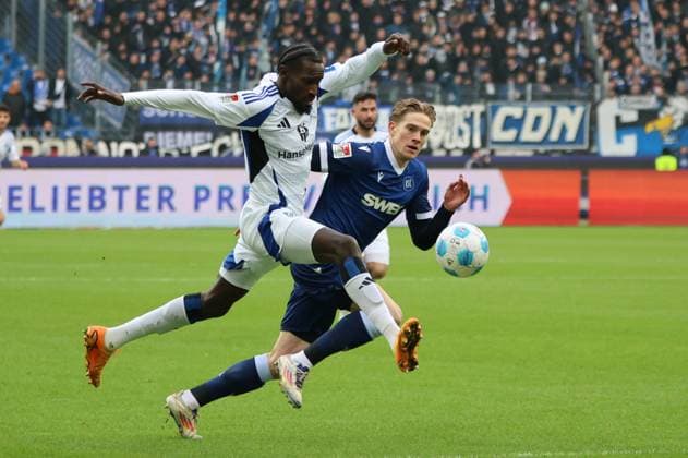 01 12 2024, Football, Men, 2 Bundesliga, Season 2024 2025, Karlsruher SC Hamburger SV, David Herold Karlsruher SC , Bakery Jatta Hamburger SV Karlsruhe BBBank Wildpark Baden Württemberg Germany EN Copyright: xSebastianxBachx