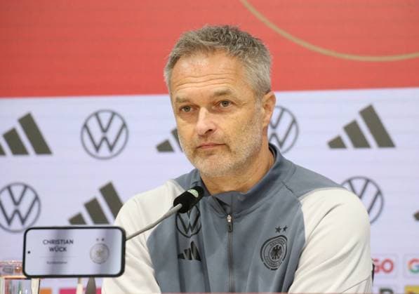 01 12 2024, xgrfx, Football Media Dates, Germany Women Press Conference and Final Training emspor, v l Christian Wück German Womens National Team DFL DFB REGULATIONS PROHIBIT ANY USE OF PHOTOGRAPHS as IMAGE SEQUENCES and or QUASI VIDEO Bochum