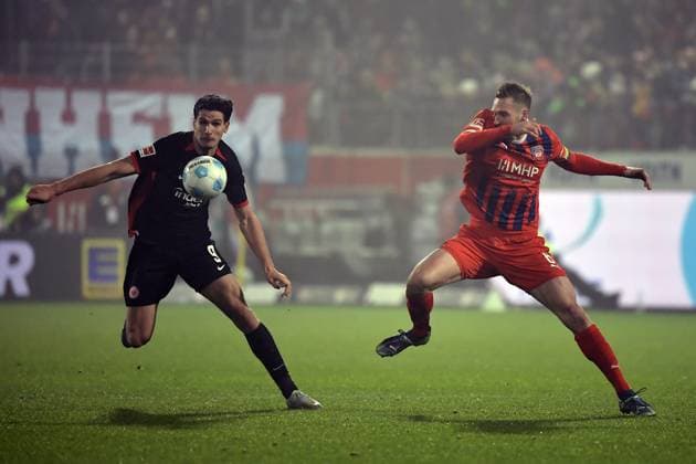 01 12 2024, xemx, Fussball 1 Bundesliga, 1 FC Heidenheim Eintracht Frankfurt emspor, v l Igor Matanovic Eintracht Frankfurt Patrick Mainka 1 FC Heidenheim Zweikampf, Aktion, action, battle for the ball DFL DFB REGULATIONS PROHIBIT ANY USE OF PHOTOGRAPHS as IMAGE SEQUENCES and or QUASI VIDEO Heidenheim