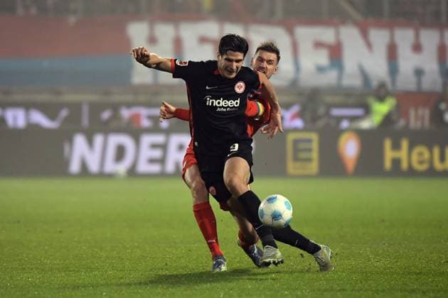 01 12 2024, xemx, Fussball 1 Bundesliga, 1 FC Heidenheim Eintracht Frankfurt emspor, v l Igor Matanovic Eintracht Frankfurt Patrick Mainka 1 FC Heidenheim Zweikampf, Aktion, action, battle for the ball DFL DFB REGULATIONS PROHIBIT ANY USE OF PHOTOGRAPHS as IMAGE SEQUENCES and or QUASI VIDEO Heidenheim