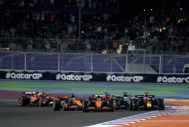 01 12 2024, Losail International Circuit, Doha, Formula 1 Qatar Airways Qatar Grand Prix 2024 ,in picture Race start , Max Verstappen NLD , Oracle Red Bull Racing, Lando Norris GBR , McLaren F1 Team, George Russell GBR , Mercedes AMG Petronas Formula One Team, Oscar Piastri AUS , Charles Leclerc MCO , Scuderia Ferrari HP, Carlos Sainz Jr ESP Photo by Hasan Bratic DeFodi Images Defodi 506 20241201 hbr 0270 Defodi-506