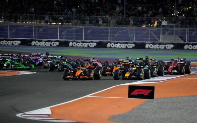 01 12 2024, Losail International Circuit, Doha, Formula 1 Qatar Airways Qatar Grand Prix 2024 ,in picture Race start , Max Verstappen NLD , Oracle Red Bull Racing, Lando Norris GBR , McLaren F1 Team, George Russell GBR , Mercedes AMG Petronas Formula One Team, Oscar Piastri AUS , Charles Leclerc MCO , Scuderia Ferrari HP, Carlos Sainz Jr ESP Photo by Hasan Bratic DeFodi Images Defodi 506 20241201 hbr 0283 Defodi-506