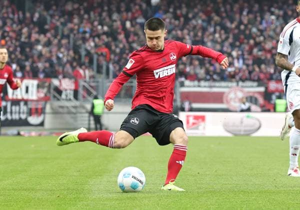 01 12 2024 Soccer season 2024 2025 2 Soccer Bundesliga 14 Matchday 1 FC Nürnberg FCN Club Fortuna Düsseldorf 1895 F95 Sportfoto Zink DaMa xdaxmax DFL regulations prohibit any use of photographs as image sequences and or quasi video only for editorial use Oliver Villadsen 2, 1 FC Nürnberg FCN flankt Flanke