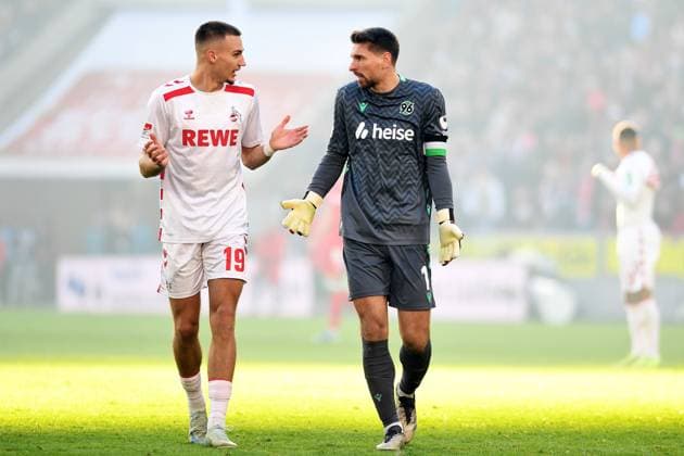 Tim Lemperle 1 FC Koeln and goalkeeper Ron Robert Zieler Hannover 96 gestures during the 2 Bundesliga match between 1 FC Köln and Hannover 96 at RheinEnergieStadion on November 30, 2024 in Cologne, Germany, Germany Photo by Ralf Treese DeFodi Images Tim Lemperle 1 FC Köln and goalkeeper Ron Robert Zieler Hannover 96 gestures during the 2 Bundesliga match between 1 FC Köln and Hannover 96 at RheinEnergieStadion on November 30, 2024 in Cologne, Germany Photo by Ralf Treese DeFodi Images DFB DFL REGULATIONS PROHIBIT ANY USE OF PHOTOGRAPHS AS IMAGE SEQUENCES AND OR QUASI VIDEO Defodi 521 KOEH9620241130 078 Defodi-521 DFB DFL REGULATIONS PROHIBIT ANY USE OF PHOTOGRAPHS AS IMAGE SEQUENCES AND OR QUASI-VIDEO.