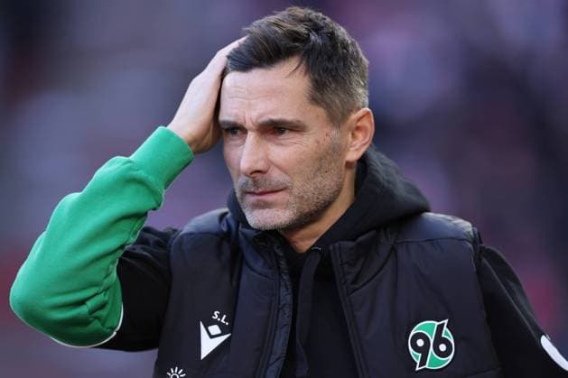 30 11 2024, Football, 1 FC Köln Hannover 96, 2 Fußball Bundesliga, RheinEnergieSTADION, Saison 2024 2025 Coach Stefan Leitl Head Coach Hannover DFB regulations prohibit any use of photographs as image sequences and or quasi video Nordrhein Westfalen Germany
