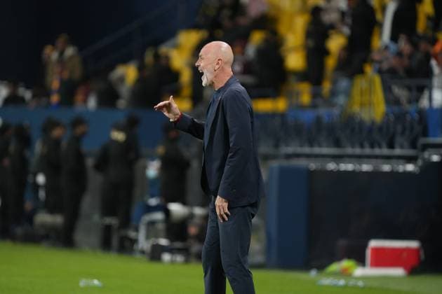 Al Nassr vs Al Sadd, AFC Elite Champions League RIYADH, SAUDI ARABIA - December 2: Al Nassr head coach Pioli Stefano issuing instructions from the touchlines in the AFC Elite Champions League match between Al Nassr (Saudi Arabia) vs Al Sadd (Qatar) at the King Saud University Stadium- Riyadh, on December 2, 2024 in Saudi Arabia (Photo by Samuello)