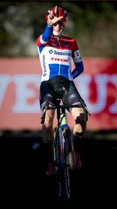 UCI Cyclocross World Cup DUBLIN 2024 DUBLIN, IRELAND - DECEMBER 01 : Brand Lucinda (NED) of Baloise Trek Lions during the second leg of the UCI Cyclocross World Cup series 2024-2025 for Women Elite in Dublin, Ireland, 01 12 2024 Dublin Ireland  Copyright: xBcex