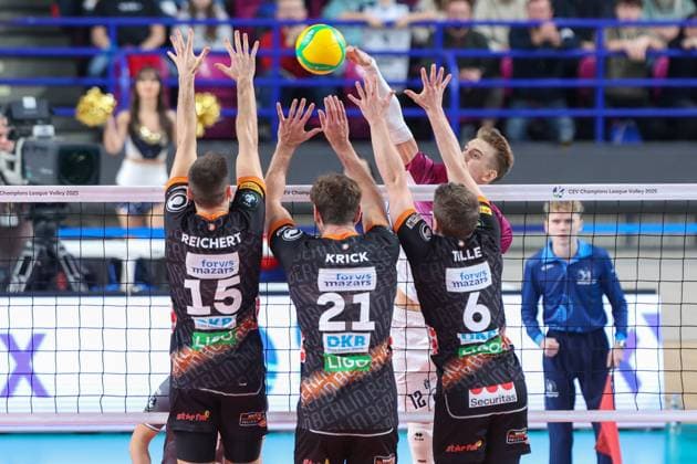 WARSZAWA 03.12.2024 MECZ 3. KOLEJKA GRUPA A LIGA MISTRZOW MEZCZYZN SEZON 2024 2025 --- VOLLEYBALL MENS CHAMPIONS LEAGUE GROUP A MATCH IN WARSAW: PGE PROJEKT WARSZAWA - BERLIN RECYCLING VOLLEYS MORITZ REICHERT TOBIAS KRICK JOHANNES TILLE ARTUR SZALPUK FOT. ANNA KLEPACZKO FOTOPYK NEWSPIX.PL --- newspix.pl 