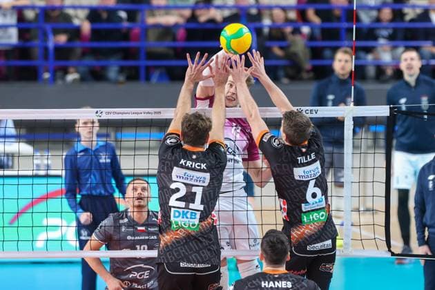 WARSZAWA 03.12.2024 MECZ 3. KOLEJKA GRUPA A LIGA MISTRZOW MEZCZYZN SEZON 2024 2025 --- VOLLEYBALL MENS CHAMPIONS LEAGUE GROUP A MATCH IN WARSAW: PGE PROJEKT WARSZAWA - BERLIN RECYCLING VOLLEYS ARTUR SZALPUK TOBIAS KRICK JOHANNES TILLE FOT. ANNA KLEPACZKO FOTOPYK NEWSPIX.PL --- newspix.pl 