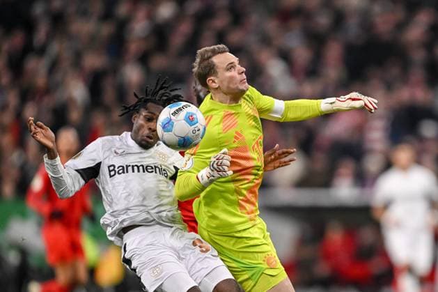 Jeremie Frimpong Bayer 04 Leverkusen and goalkeeper Manuel Neuer FC Bayern Muenchen battle for the ball during the DFB Cup round of 16 match between FC Bayern München and Bayer 04 Leverkusen at Allianz Arena on December 3, 2024 in Munich, Germany Germany Photo by Harry Langer DeFodi Images Jeremie Frimpong Bayer 04 Leverkusen and goalkeeper Manuel Neuer FC Bayern Muenchen battle for the ball during the DFB Cup round of 16 match between FC Bayern München and Bayer 04 Leverkusen at Allianz Arena on December 3, 2024 in Munich, Germany Photo by Harry Langer DeFodi Images Defodi 541 FCBLEV20241203 012 Defodi-541