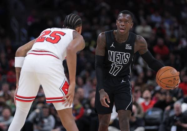 CHICAGO, IL - DECEMBER 02: Dalen Terry 25 of the Chicago Bulls guards Dennis Schroder 17 of the Brooklyn Nets during the second half on December 2, 2024 at the United Center in Chicago, Illinois. (Photo by Melissa Tamez Icon Sportswire) NBA, Basketball Herren, USA DEC 02 Nets at Bulls EDITORIAL USE ONLY Icon241202120