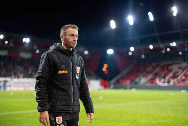 03 12 2024, Football, GER, DFB Pokal, 3 Round, Round of 16, Season 2024 2025, SSV Jahn Regensburg VFB Suttgart Andreas Patz Coach SSV Jahn Regensburg DFL REGULATIONS PROHIBIT ANY USE OF PHOTOGRAPHS AS IMAGE SEQUENCES AND OR QUASI VIDEO Regensburg Bayern Germany Jahnstadion Regensburg