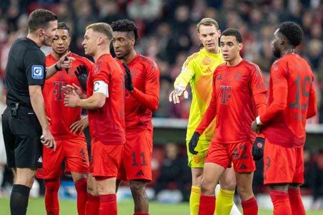 Joshua Kimmich 6 FC Bayern Muenchen talks to the referee, already has the captains armband on, Manuel Neuer 1 FC Bayern Muenchen calms the disappointed Jamal Musiala 42 FC Bayern Muenchen , FC Bayern Muenchen vs Bayer 04 Leverkusen, Football, Bundesliga, DFB Pokal Achtelfinale, 03 12 2024 DFB regulations prohibit any use of photographs as image sequences and or quasi video Muenchen Bayern Germany Copyright: xkolbert-press UlrichxGamelx