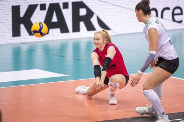 Lara Marie Schaefer USC Muenster, 02 ball reception GER, Allianz MTV Stuttgart vs USC Muenster, Volleyball Bundesliga, VBL, Season 2024 2025, 04 12 2024 GER, Allianz MTV Stuttgart vs USC Muenster, Volleyball Bundesliga, VBL, Season 2024 2025, 04 12 2024 Stuttgart Copyright: xSandyxDinkelackerx EP_SDR