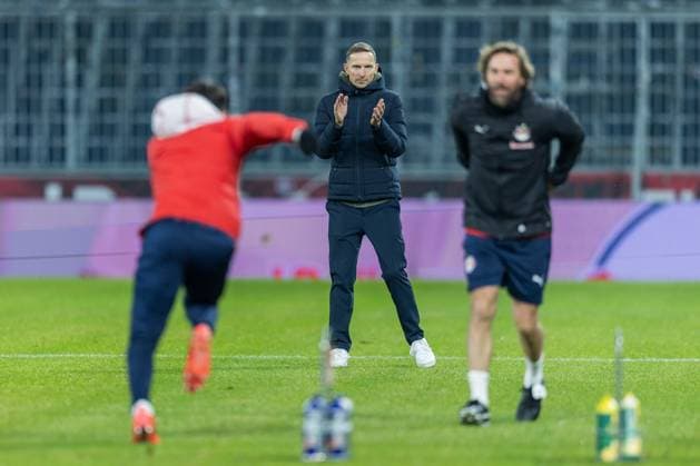 04 12 2024, Red Bull Arena, Salzburg, AUT, 1 FBL, FC Red Bull Salzburg vs TSV Egger Glas Hartberg, Grunddurchgang, 4 Runde, im Bild Trainer Pepijn Lijnders Salzburg during the Admiral Bundesliga, 4th round match between FC Red Bull Salzburg and TSV Egger Glas Hartberg at the Red Bull Arena in Salzburg, Austria on 2024 12 04 Expa Salzburg EP_gro
