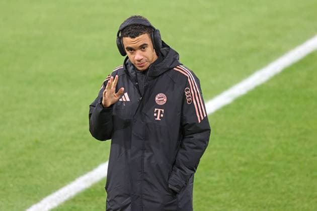42 Jamal Musiala FCB portrait, portrait, winter jacket, greets, before the game, his fans, football DFB Cup FC Bayern Munich Bayer 04 Leverkusen 03 12 2024 Allianz Arena PHOTO Mladen Lackovic LakoPress