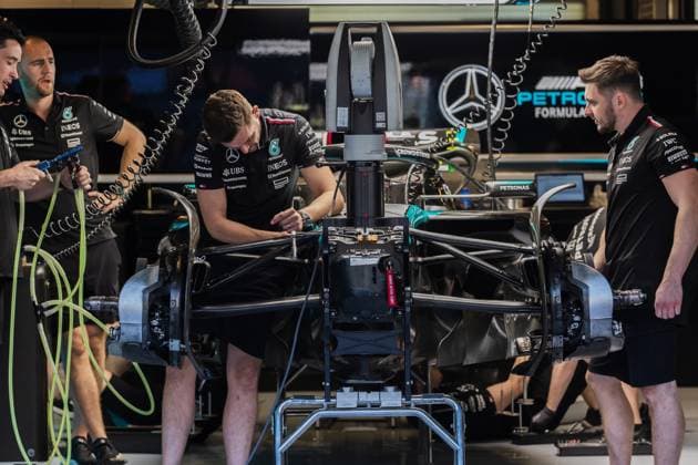 Yas Marina Circuit, Abu Dhabi, United Arab Emirates 5.December.2024; Engineers working on Mercedes-AMG PETRONAS W15 in the garage during Formula One Abu Dhabi GP  (275332219)
