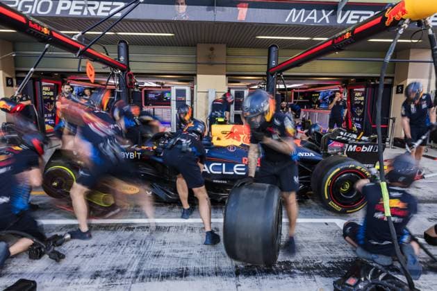Yas Marina Circuit, Abu Dhabi, United Arab Emirates 5.December.2024; Oracle Redbull racing pit stop practice during Formula One Abu Dhabi GP  (275332281)