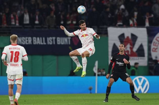 04 12 2024, xtgx, Fußball DFB Pokal 1 8 Finale, RB Leipzig Eintracht Frankfurt emspor, v l Andre Silva Leipzig, 19 Kopfball DFL DFB REGULATIONS PROHIBIT ANY USE OF PHOTOGRAPHS as IMAGE SEQUENCES and or QUASI VIDEO Leipzig