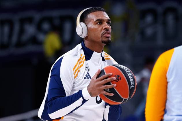 December 5, 2024, Madrid, Madrid, SPAIN: Xavier Rathan-Mayes of Real Madrid warms up during the Turkish Airlines EuroLeague, basketball match played between Real Madrid and Fenerbahce Beko Istanbul at WiZink Center on December 5, 2024 in Madrid, Spain. Madrid SPAIN - ZUMAa181 20241205_zaa_a181_009 Copyright: xDennisxAgyemanx