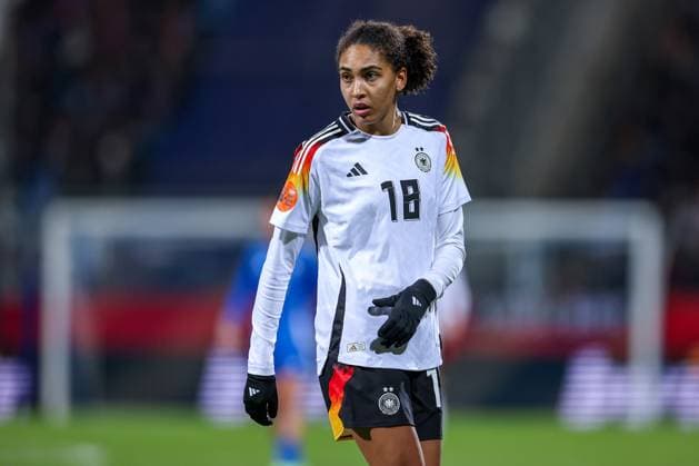 02 12 2024, Womens international soccer match, Germany Italy, Vonovia Ruhrstadion Bochum, season 2024 2025 Cora Zicai GER 18 DFB regulations prohibit any use of photographs as image sequences and or quasi video Nordrhein Westfalen Germany