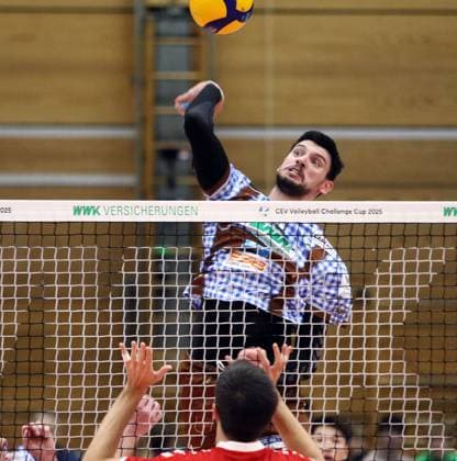 on the ball Ilic DORDE Herrsching SRB , He Volleyballl, CEV Challenge Cup, 2024 25, WWK Volleys Herrsching vs SK Ankara, 05 12 24, GCDW Arena, Herrsching Copyright: WolfgangxFehrmann