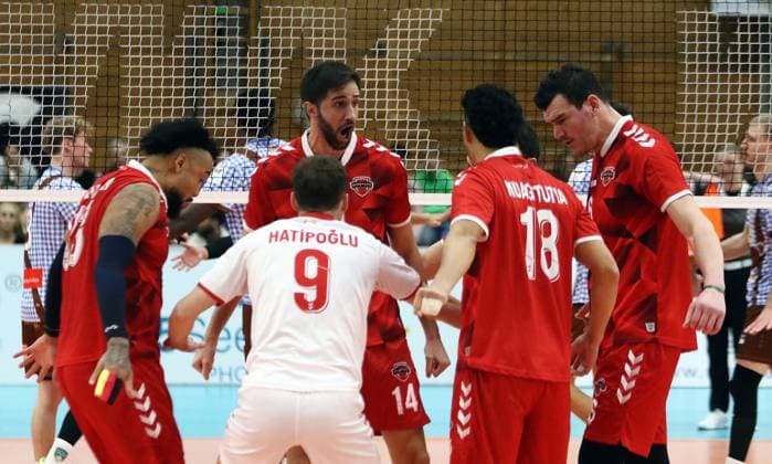 Joy of the players from Ankara, He Volleyballl, CEV Challenge Cup, 2024 25, WWK Volleys Herrsching vs SK Ankara, 05 12 24, GCDW Arena, Herrsching Copyright: WolfgangxFehrmann