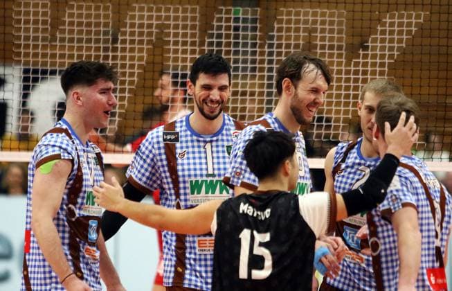 Herrschings joy after winning, He Volleyballl, CEV Challenge Cup, 2024 25, WWK Volleys Herrsching vs SK Ankara, 05 12 24, GCDW Arena, Herrsching Copyright: WolfgangxFehrmann