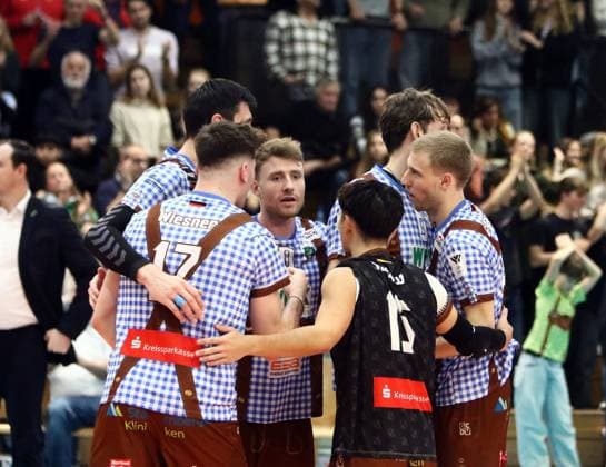 Herrsching players after losing points, He Volleyballl, CEV Challenge Cup, 2024 25, WWK Volleys Herrsching vs SK Ankara, 05 12 24, GCDW Arena, Herrsching Copyright: WolfgangxFehrmann