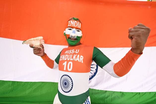 Bilder des Jahres 2024, Sport 12 Dezember Sport Themen der Woche KW 49 Sport Bilder des Tages CRICKET AUSTRALIA INDIA, Indian supporter Sudhir arrives for Day 1 of the Second Test match between Australia and India at Adelaide Oval in Adelaide, Friday, December 6, 2024. ( NO ARCHIVING, EDITORIAL USE ONLY, NO USE IN BOOKS WITHOUT CONSENT ADELAIDE SOUTH AUSTRALIA AUSTRALIA  Copyright: xDAVExHUNTx 20241206193509799445