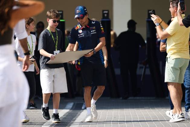 December 6, 2024, Abu Dhabi, United Arab Emirates: Sergio Perez of Red Bull Racing arrives in the paddock ahead of Formula 1 Abu Dhabi Grand Prix at Yas Marina Circuit on December 6th, 2024 in Abu Dhabi, United Arab Emirates. Abu Dhabi United Arab Emirates - ZUMAz156 0783530339st Copyright: xBeataxZawrzelx
