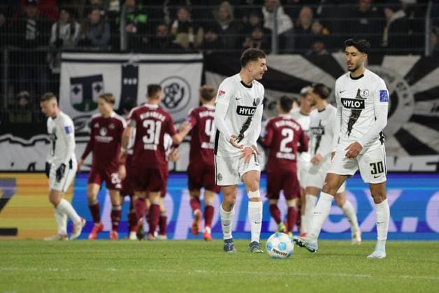 06 12 2024, Football, Men, 2 Bundesliga, Season 2024 2025, SV 07 Elversberg 1 FC Nuremberg, Goal celebration to 0 1, Goalscorer Jens Castrop 1 FC Nuremberg , Fisnik Asllani SV 07 Elversberg disappointed Elversberg Ursapharm Arena an der Kaiserlinde Saarland Germany EN Copyright: xSebastianxBachx