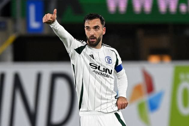Paderborn, Home Deluxe Arena, 06 12 24, GER, Herren, 2 Bundesliga, Saison 2024 2025, SC Paderborn 07 FC Schalke 04 Bild Kenan KARAMAN Schalke jubilates after his goal for 1 2 Only for editorial use DFL regulations prohibit any use of photographs as image sequences and or quasi video NRW Germany