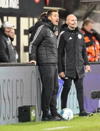 06 12 2023 Soccer Season 2024 2025 2 Soccer Bundesliga 15 Matchday SV Elversberg 1 FC Nürnberg FCN Club Sportfoto Zink DaMa xdaxmax DFL regulations prohibit any use of photographs as image sequences and or quasi video only for editorial use Miroslav Miro Klose Trainer 1 FC Nürnberg FCN gives instructions