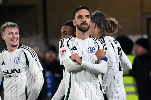 Paderborn, Home Deluxe Arena, 06 12 24, GER, Herren, 2 Bundesliga, Saison 2024 2025, SC Paderborn 07 FC Schalke 04 Bild Kenan KARAMAN Schalke cheers after his goal for 2 3 Only for editorial use DFL regulations prohibit any use of photographs as image sequences and or quasi video NRW Germany
