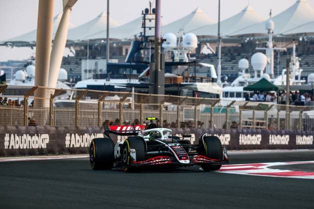 December 6, 2024, Abu Dhabi, United Arab Emirates: Nico Hulkenberg of Haas drives on the track during Practice 2 ahead of Formula 1 Abu Dhabi Grand Prix at Yas Marina Circuit on December 6th, 2024 in Abu Dhabi, United Arab Emirates. Abu Dhabi United Arab Emirates - ZUMAz156 20241206_zip_z156_026 Copyright: xBeataxZawrzelx