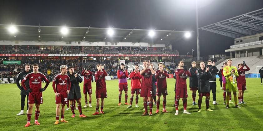 06 12 2024, xmohx, Soccer 2 Bundesliga, SV Elversberg 1 FC Nürnberg emspor, v l Disappointed Nuremberg players in front of the guest block DFL DFB REGULATIONS PROHIBIT ANY USE OF PHOTOGRAPHS as IMAGE SEQUENCES and or QUASI VIDEO Elversberg