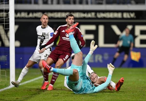 Soccer 2 Bundesliga Season 2024 25 30 11 2024 Ursapharm Arena SV Elversberg elv 1 FC Nürnberg fcn 2 1 Goalkeeper Nicolas KRISTOF SV Elversberg , front Soccer 2 Bundesliga SV Elversberg