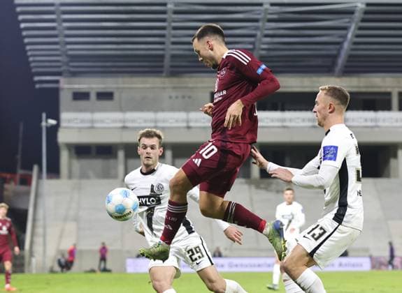 06 12 2023 Soccer Season 2024 2025 2 Soccer Bundesliga 15 Matchday SV Elversberg 1 FC Nürnberg FCN Club Sportfoto Zink DaMa xdaxmax DFL regulations prohibit any use of photographs as image sequences and or quasi video only for editorial use Tom Zimmerschied 29, SV Elversberg Julian Justvan 10, 1 FC Nürnberg FCN Maurice Neubauer 33, SV Elversberg