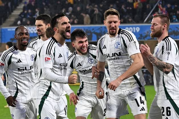 Paderborn, Home Deluxe Arena, 06 12 24, GER, Herren, 2 Bundesliga, Saison 2024 2025, SC Paderborn 07 FC Schalke 04 Bild Janik BACHMANN Schalke jubilates after his goal to 2 4 Only for editorial use DFL regulations prohibit any use of photographs as image sequences and or quasi video NRW Germany