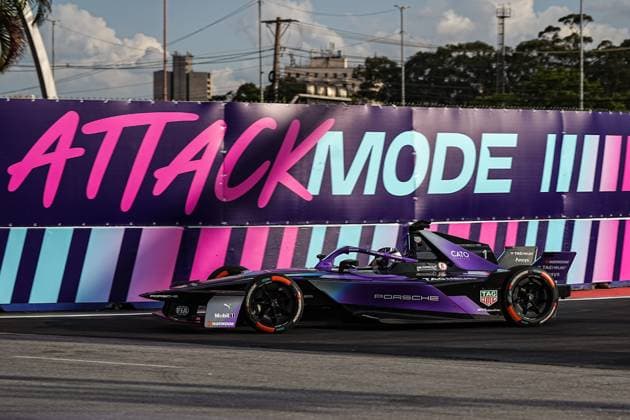 Sport Themen der Woche KW 49 Sport Bilder des Tages December 6, 2024, Sao Paulo, Sao Paulo, Brazil: Pascal Wehrlein, da TAG Heuer Porsche, drives during the practice for the E Prix of Sao Paulo, in the opening of season 11 of the Formula E FIA World Championship, WM, Weltmeisterschaft at Sambadrome racetrack, in Sao Paulo, Brazil, on December 6. Sao Paulo Brazil - ZUMAl146 20241206_aaf_l146_037 Copyright: xPauloxLopesx