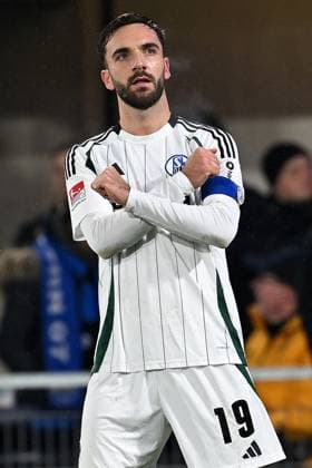 Paderborn, Home Deluxe Arena, 06 12 24, GER, Herren, 2 Bundesliga, Saison 2024 2025, SC Paderborn 07 FC Schalke 04 Bild Kenan KARAMAN Schalke cheers after his goal for 2 3 Only for editorial use DFL regulations prohibit any use of photographs as image sequences and or quasi video NRW Germany