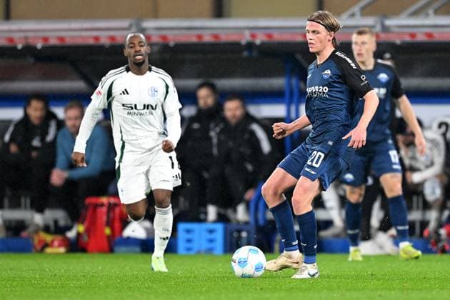 Paderborn, Home Deluxe Arena, 06 12 24, GER, Herren, 2 Bundesliga, Saison 2024 2025, SC Paderborn 07 FC Schalke 04 Bild v li Christopher ANTWI ADJEI Schalke und Felix GOETZE Paderborn Only for editorial use DFL regulations prohibit any use of photographs as image sequences and or quasi video NRW Deutschland