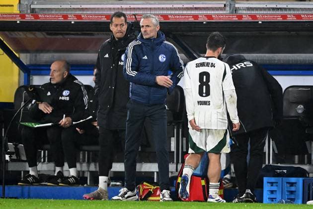 Paderborn, Home Deluxe Arena, 06 12 24, GER, Herren, 2 Bundesliga, Saison 2024 2025, SC Paderborn 07 FC Schalke 04 Bild v li Trainer Kees VAN WONDEREN Schalke und Amin YOUNES Schalke Only for editorial use DFL regulations prohibit any use of photographs as image sequences and or quasi video NRW Deutschland