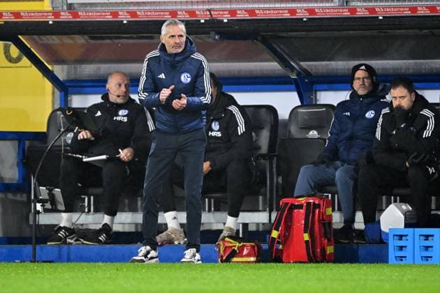 Paderborn, Home Deluxe Arena, 06 12 24, GER, Herren, 2 Bundesliga, Saison 2024 2025, SC Paderborn 07 FC Schalke 04 Bild Trainer Kees VAN WONDEREN Schalke Only for editorial use DFL regulations prohibit any use of photographs as image sequences and or quasi video NRW Germany